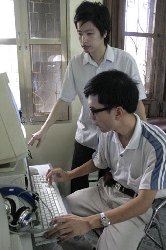 Việc làm cho người khiếm thị: Trọng tâm là công tác dạy nghề