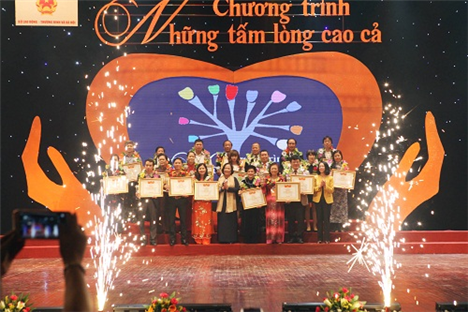 Chương trình giao lưu nghệ thuật “Những tấm lòng cao cả” 2015