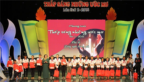 [MOLISA] Bộ trưởng Phạm Thị Hải Chuyền tham dự chương trình "Thắp sáng những ước mơ" lần 2