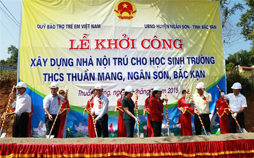 [MOLISA] Bộ trưởng Phạm Thị Hải Chuyền tham dự Lễ khởi công xây dựng nhà nội trú trường THCS Thuần Mang, huyện Ngân Sơn, tỉnh Bắc Kạn