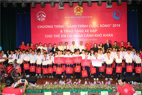 [Molisa]Hơn 2600 chiếc xe đạp đã được trao tặng đến trẻ em nghèo trong Chương trình Hành trình cuộc sống