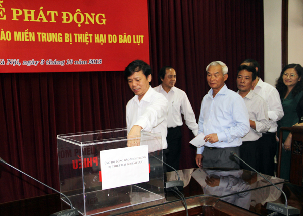 Bộ Lao động – Thương binh và Xã hội ủng hộ đồng bào lũ lụt 80 triệu đồng