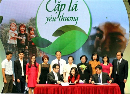 Lễ khởi động Chương trình "Cặp lá yêu thương"