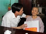 Chăm lo Tết cho người có công và đối tượng bảo trợ xã hội