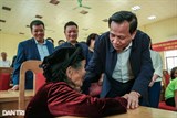 Bộ trưởng áy náy với cảnh bé trai, gái khuyết tật nặng phải ở chung phòng