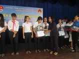 [MOLISA] Khánh Hòa: Tặng 135 xuất quà cho trẻ em có hoàn cảnh khó khăn